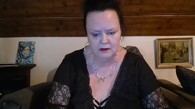 TiffanyMature online show from May 11, 2026, 2:12 pm
