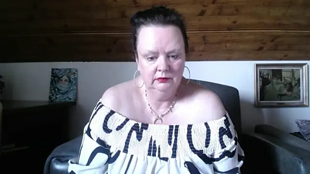 TiffanyMature online show from May 24, 2026, 3:06 pm