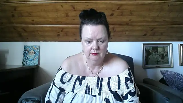 TiffanyMature online show from May 26, 2026, 8:21 am