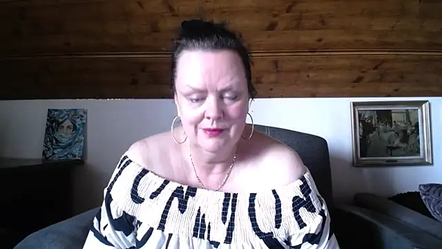 TiffanyMature online show from June 9, 2026, 5:24 pm