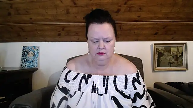 TiffanyMature online show from June 12, 2026, 7:07 am