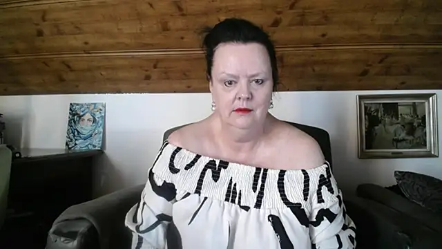 TiffanyMature online show from June 17, 2026, 7:11 am