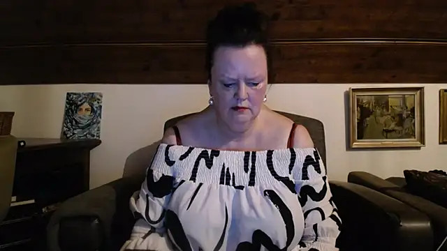 TiffanyMature online show from June 21, 2026, 8:22 pm