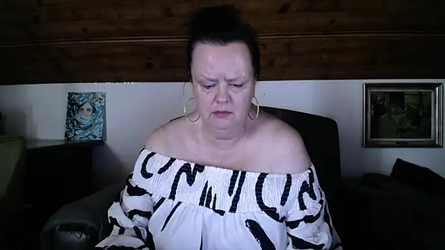 TiffanyMature online show from June 30, 2026, 10:27 am