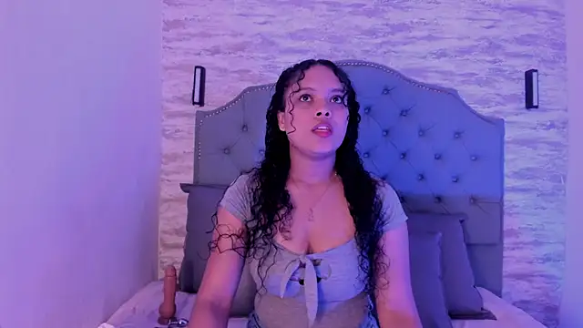 ValeriaJulio  online show from September 30, 2025, 11:48 am