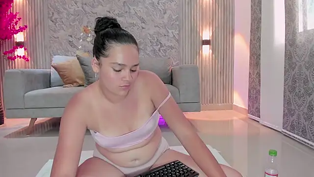 karlie small online show from March 4, 2026, 7:31 pm