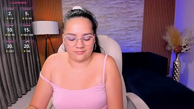 karlie small online show from July 28, 2026, 3:24 am