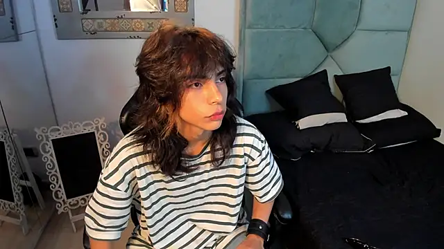 Snapshot of Dereck_Manson chatting on November 4, 2025, 11:31 am Dereck Manson online show from November 4, 2025, 11:31 am