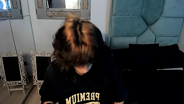 Snapshot of Dereck_Manson chatting on November 5, 2025, 11:54 am Dereck Manson online show from November 5, 2025, 11:54 am