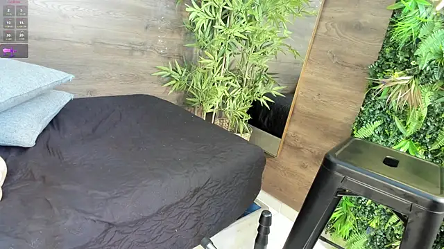 Snapshot of katia_cute chatting on November 13, 2025, 12:15 pm katia cute online show from November 13, 2025, 12:15 pm