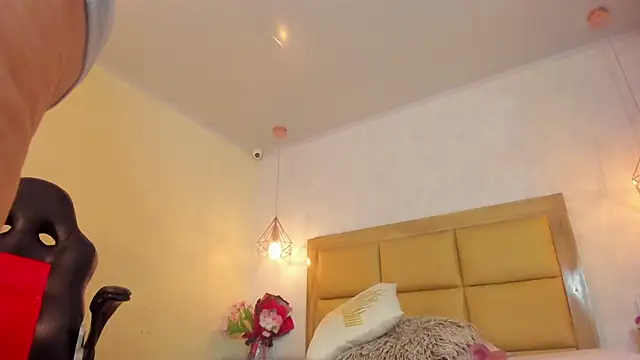 MELISSAROUGE online show from April 22, 2026, 7:37 pm
