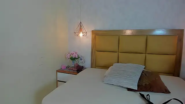 Snapshot of MELISSAROUGE chatting on June 6, 2026, 7:40 pm MELISSAROUGE online show from June 6, 2026, 7:40 pm