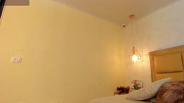 Snapshot of MELISSAROUGE chatting on July 23, 2026, 7:45 pm MELISSAROUGE online show from July 23, 2026, 7:45 pm