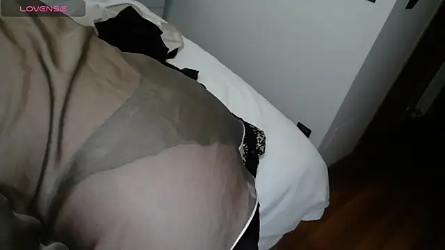 Snapshot of paulaSTendhal chatting on February 5, 2026, 2:16 am paulaSTendhal online show from February 5, 2026, 2:16 am