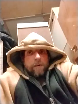 Snapshot of CatchyPart93 chatting on December 17, 2025, 2:06 am CatchyPart93 online show from December 17, 2025, 2:06 am