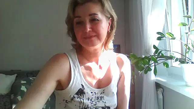 IrynaMolbertx online show from March 8, 2026, 1:04 pm