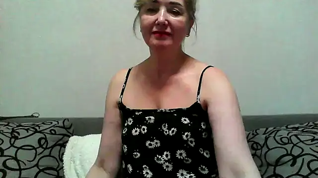 IrynaMolbertx online show from March 11, 2026, 6:03 pm