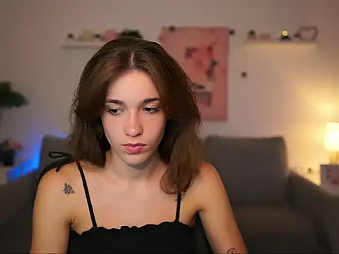 kissie cat online show from September 11, 2025, 1:33 pm