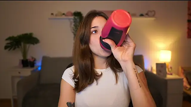 kissie cat online show from December 19, 2025, 3:19 pm