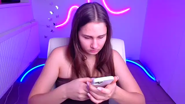 Stefanie Sweet online show from December 5, 2025, 6:44 am