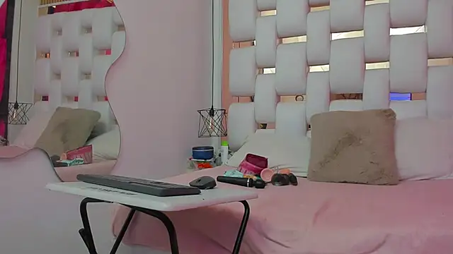 Snapshot of MiaCours chatting on September 21, 2025, 2:19 pm MiaCours online show from September 21, 2025, 2:19 pm