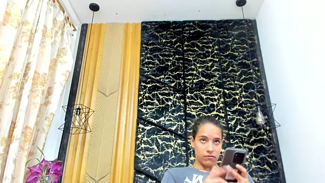 Snapshot of MiaCours chatting on May 17, 2026, 2:24 pm MiaCours online show from May 17, 2026, 2:24 pm