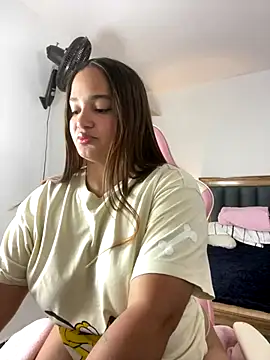 Snapshot of Andrea-Lu chatting on September 30, 2025, 2:38 am Andrea-Lu online show from September 30, 2025, 2:38 am