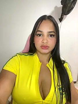 Snapshot of Andrea-Lu chatting on October 25, 2025, 1:02 am Andrea-Lu online show from October 25, 2025, 1:02 am