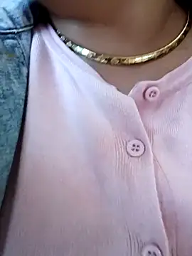 Mia-Glow online show from October 9, 2025, 12:58 pm