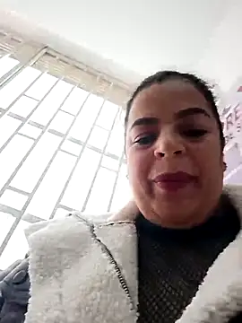 Mia-Glow online show from January 11, 2026, 1:16 pm