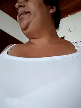 Mia-Glow online show from March 3, 2026, 12:11 pm