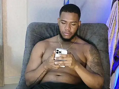 Snapshot of BenjaminCol_ chatting on October 21, 2025, 10:32 pm BenjaminCol online show from October 21, 2025, 10:32 pm