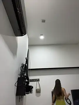 Snapshot of alysa_g_ chatting on June 10, 2026, 11:35 pm alysa g online show from June 10, 2026, 11:35 pm