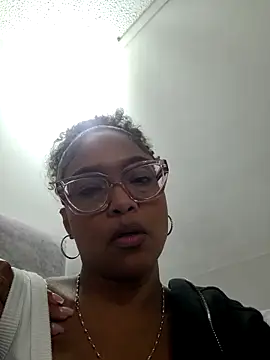 Snapshot of BiiancaEstradaa chatting on May 16, 2026, 2:52 am BiiancaEstradaa online show from May 16, 2026, 2:52 am