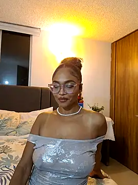 Snapshot of BiiancaEstradaa chatting on June 7, 2026, 12:48 am BiiancaEstradaa online show from June 7, 2026, 12:48 am