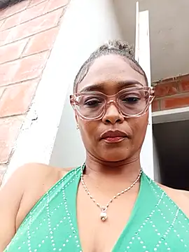 Snapshot of BiiancaEstradaa chatting on July 3, 2026, 1:28 pm BiiancaEstradaa online show from July 3, 2026, 1:28 pm