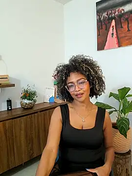 Snapshot of BiiancaEstradaa chatting on August 5, 2026, 10:55 pm BiiancaEstradaa online show from August 5, 2026, 10:55 pm