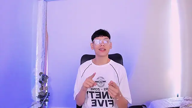 Snapshot of zeus_blaze chatting on September 9, 2025, 12:15 pm zeus blaze online show from September 9, 2025, 12:15 pm