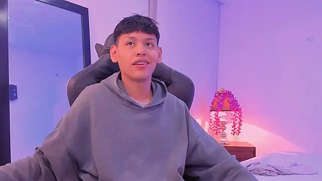 Snapshot of zeus_blaze chatting on September 10, 2025, 3:28 am zeus blaze online show from September 10, 2025, 3:28 am