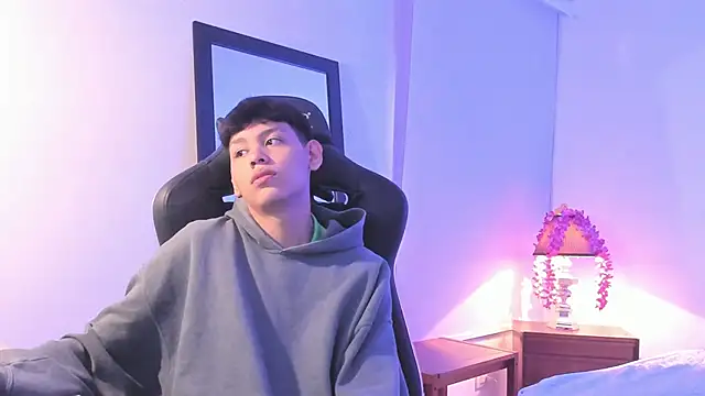 Snapshot of zeus_blaze chatting on September 10, 2025, 3:34 pm zeus blaze online show from September 10, 2025, 3:34 pm