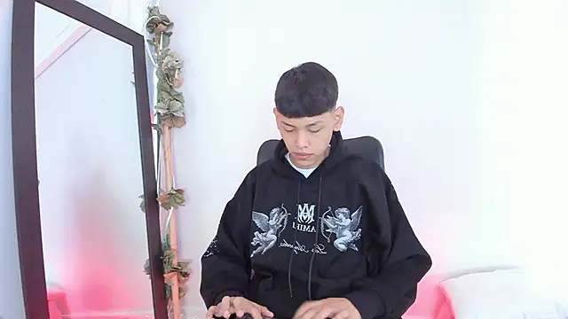 Snapshot of zeus_blaze chatting on September 12, 2025, 11:54 am zeus blaze online show from September 12, 2025, 11:54 am