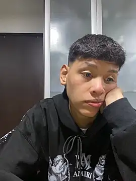 Snapshot of zeus_blaze chatting on September 13, 2025, 1:05 am zeus blaze online show from September 13, 2025, 1:05 am