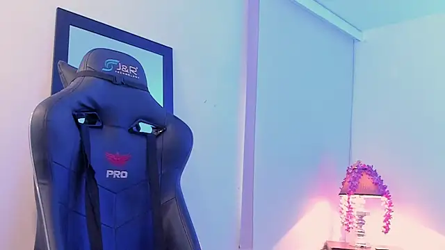 Snapshot of zeus_blaze chatting on September 13, 2025, 1:11 pm zeus blaze online show from September 13, 2025, 1:11 pm