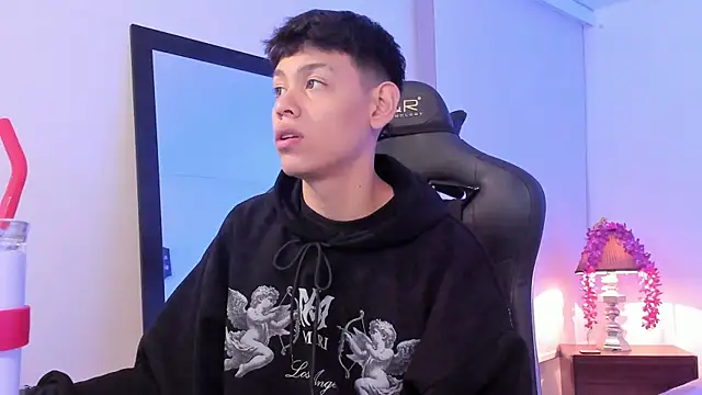 Snapshot of zeus_blaze chatting on September 16, 2025, 12:06 pm zeus blaze online show from September 16, 2025, 12:06 pm