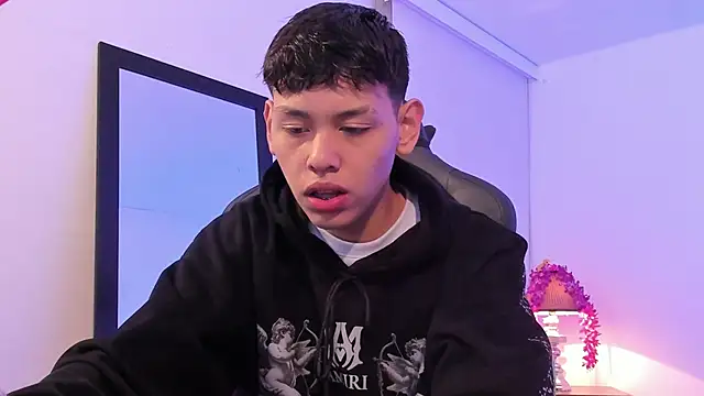 Snapshot of zeus_blaze chatting on September 17, 2025, 12:18 pm zeus blaze online show from September 17, 2025, 12:18 pm