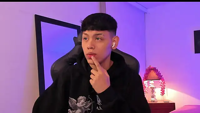 Snapshot of zeus_blaze chatting on September 19, 2025, 11:44 am zeus blaze online show from September 19, 2025, 11:44 am