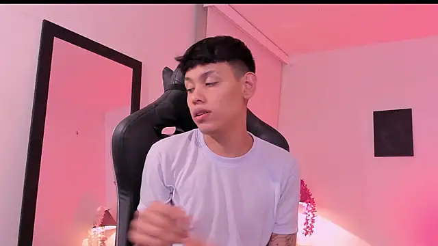 Snapshot of zeus_blaze chatting on September 24, 2025, 8:01 pm zeus blaze online show from September 24, 2025, 8:01 pm