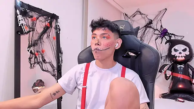 Snapshot of zeus_blaze chatting on October 3, 2025, 12:24 pm zeus blaze online show from October 3, 2025, 12:24 pm