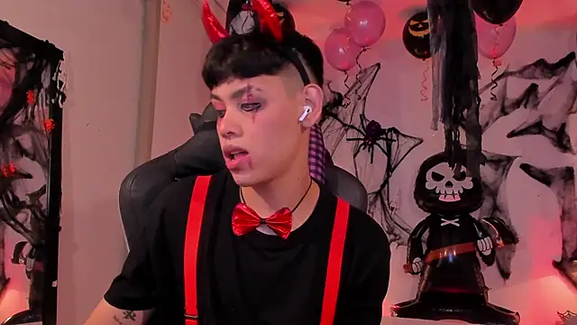 Snapshot of zeus_blaze chatting on October 4, 2025, 5:49 am zeus blaze online show from October 4, 2025, 5:49 am