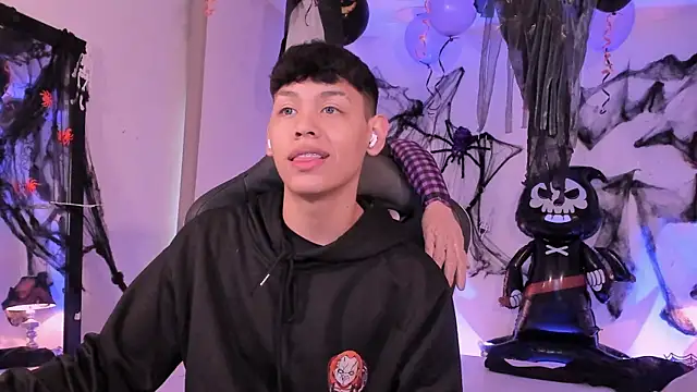 Snapshot of zeus_blaze chatting on October 6, 2025, 12:13 pm zeus blaze online show from October 6, 2025, 12:13 pm